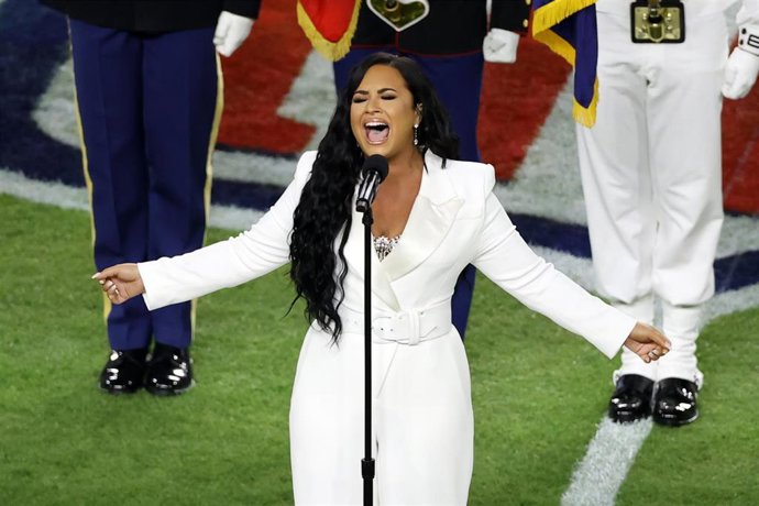 Demi Lovato canta el himno nacional en la Super Bowl