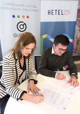 Firma del acuerdo entre Gureak y Hetel