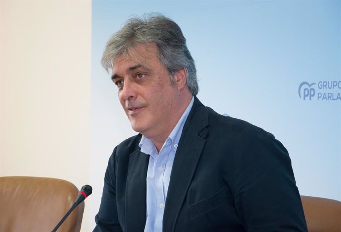El portavoz parlamentario del PPdeG, Pedro Puy, en la reuda de prensa