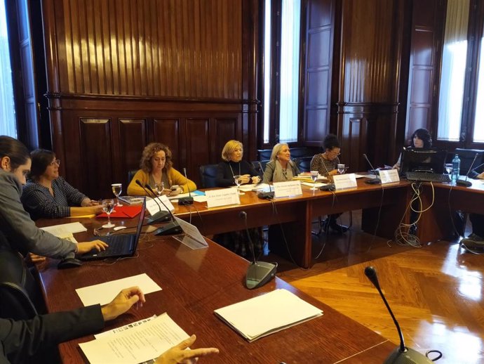 La consellera de Justicia de la Generalitat, Ester Capella, presenta el proyecto de Presupuestos en comisión parlamentaria