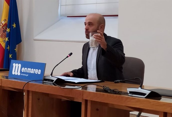 El portavoz de En Marea, Luís Villares, presenta la propuesta para crear un impuesto a las bebidas azucaradas en Galicia