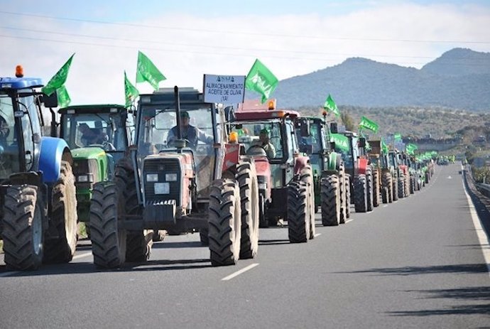 Agricultores y ganaderos salen este martes en Toledo a la calle con sus tractore