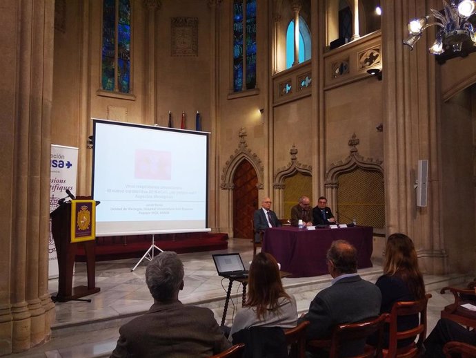 Conferencia sobre el coronavirus en la Real Academia de Medicina de Baleares.