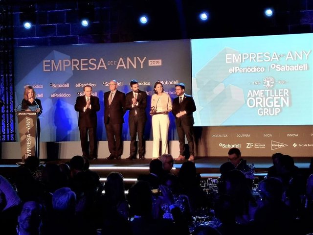 Javier Moll (Prensa Ibérica) Josep Oliu (Banco Sabadell) Roger Torrent (pte.Del Parlament) ministra Reyes Maroto, Pere Aragonès (vicepte.De la Generalitat) en la gala 'Empresa de l'Any' de El Periódico de Catalunya