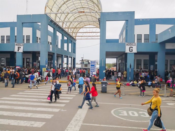 Paso fronterizo entre Perú y Ecuador