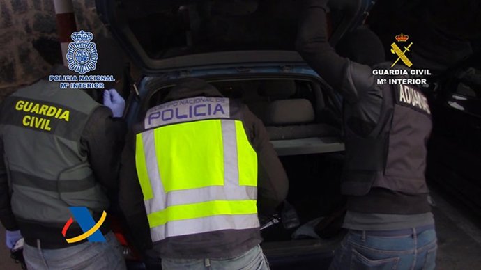 Desarticulada una organización criminal internacional dedicada a la fabricación y tráfico de sustancias estupefacientes, psicotrópicas y anabolizantes en Canarias