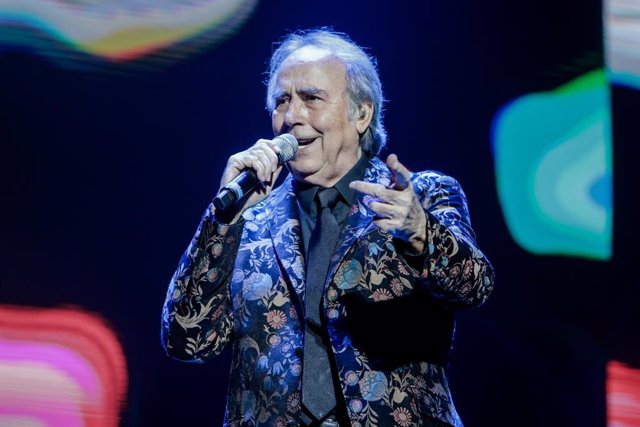 El cantante Joan Manuel Serrat durante su actuación en el WiZink Center de Madrid el 20 de enero del 2020.