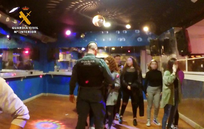 Rdo. Nota De Prensa Guardia Civil (Sorprendido Más De 40 Menores En Dos Pubs De Selaya)