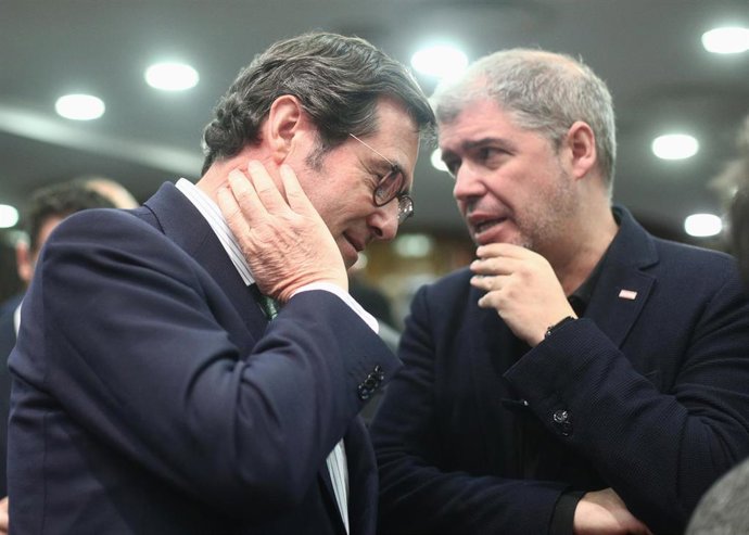 (I-D) El presidente de la CEOE, Antonio Garamendi y el presidente de CCOO, Unai Sordo