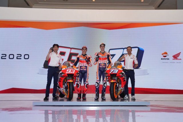 Tetsuhiro Kuwata, Marc Márquez, Àlex Márquez y Alberto Puig en la presentación en Yakarta del Repsol Honda Team 2020