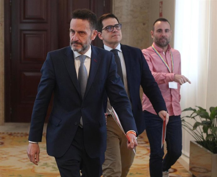 El diputado de Ciudadanos, Edmundo Bal (izq) y el diputado de Ciudadanos en el Congreso, José María Espejo- Saavedra (centro), a su llegada a la Junta de Portavoces en el Congreso de los Diputados el pasado 28 de enero