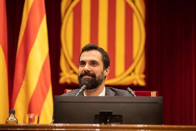 El president del Parlament, Roger Torrent, presideix un ple (Arxiu)