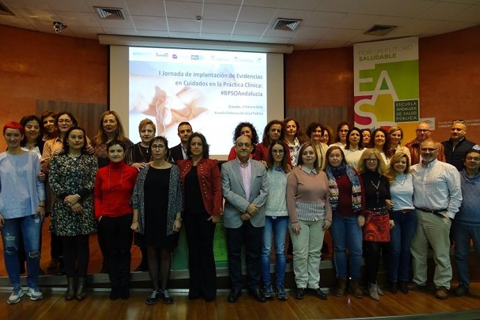 Foto de familia con profesionales de los Centros integrados en BPSO junto a la Viceconsejera de Salud y Familias, la directora gerente de la EASP y la coordinadora BPSO-España en el Instituto de Salud Carlos III