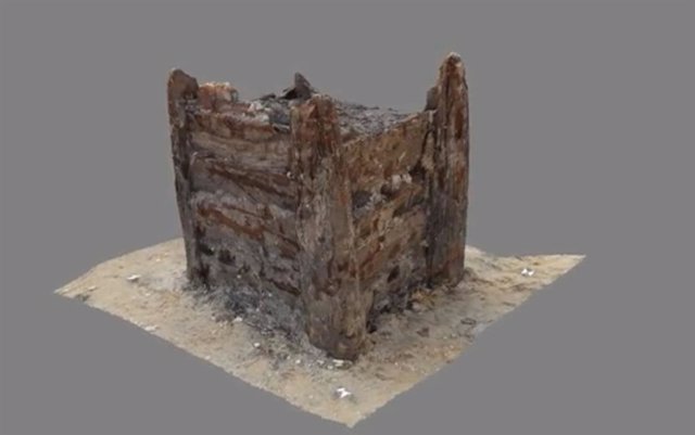 Reconstrucción del antiguo pozo forjado en madera