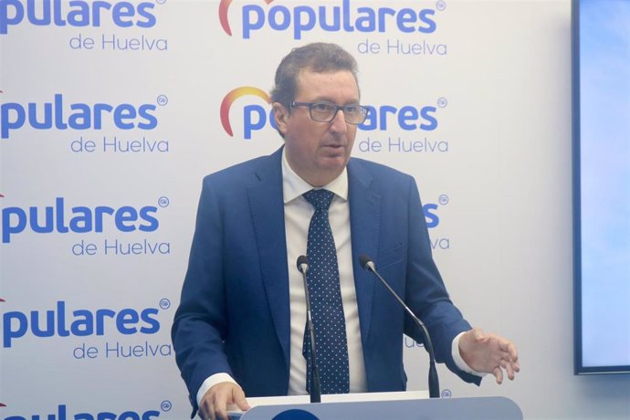 Rueda de prensa del presidente del PP de Huelva, Manuel Andrés González