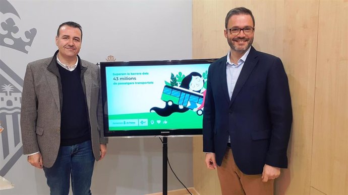 El regidor de Movilidad, Francesc Dalmau, y el alcalde de Palma, José Hila, presentan los datos de 2019 de la EMT.