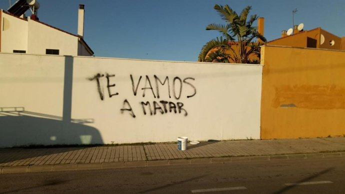 Pintadas en la vivienda del portavoz del PP de Valencina