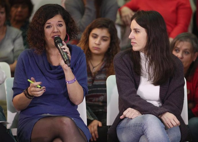 (I-D) La candidata de Unidas Podemos al Congreso por Asturias, Sofía Castañón y la portavoz de Unidas Podemos en el Congreso, Irene Montero, durante el acto del partido 'Un Gobierno feminista', en Madrid (España), a 4 de noviembre de 2019.
