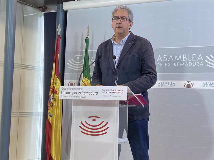 El diputado de Unidas por Extremadura Joaquín Macías en rueda de prensa