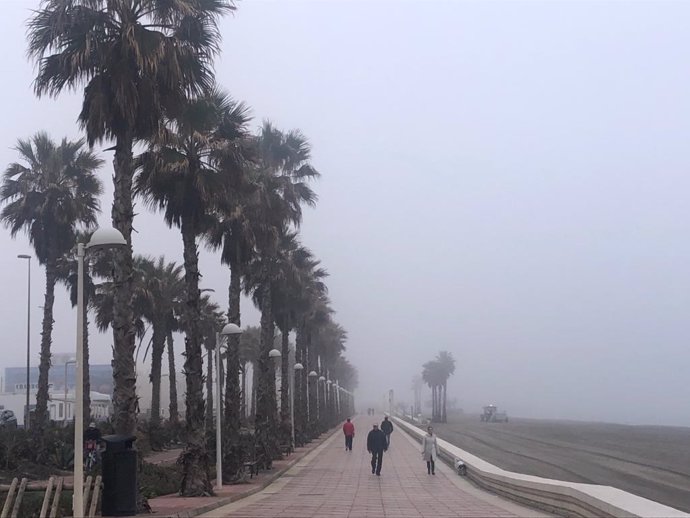 Niebla en el Paseo Marítimo de Almería