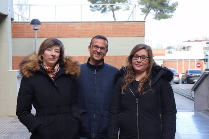 María del Pilar Carrera (izqd.), Manuel Rich y Vanesa Cantón, autores de la investigación para diagnosticar el dolor en personas con demencia