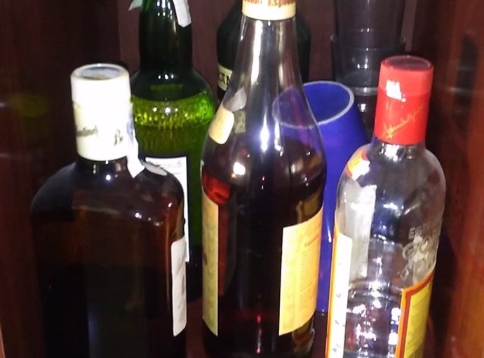 Botellas de alcohol en un local de Punta Ballena.
