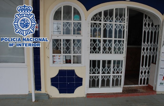 Nota De Prensa Y Fotos "La Policía Nacional Detiene En Fuengirola (Málaga) A Los Autores De Cinco Robos Con Fuerza En Chiringuitos"