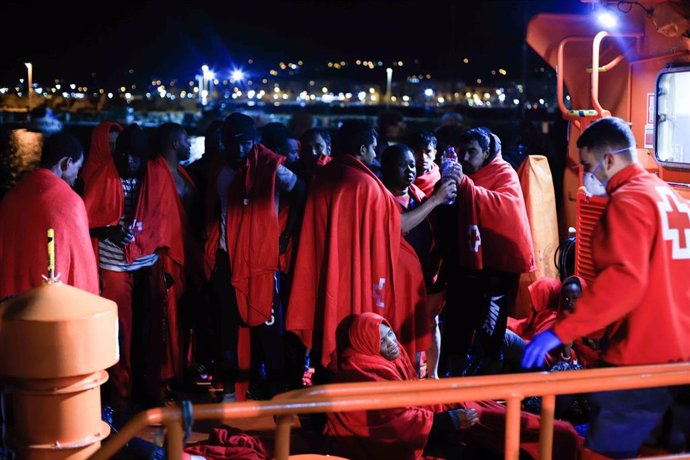 Llegada de inmigrantes procedentes de una patera a la deriva al puerto de Melilla a 27 de noviembre 2019