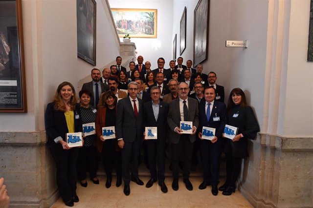 El secretario de Estado de Medio Ambiente, Hugo Morán, entrega los premios Pajaritas Azules 2020