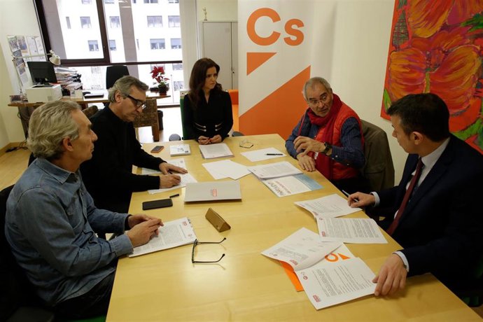 Reunión del Grupo Parlamentario de Cs en las Cortes con representantes sindicales.