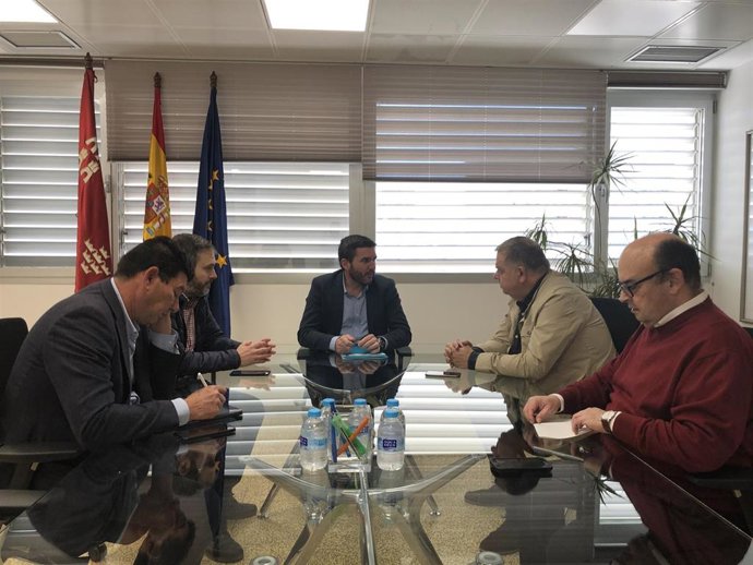 El consejero Antonio Luengo mantiene un encuentro con el presidente del Sindicato Central de Regantes del Acueducto Tajo-Segura, Lucas Jiménez, y el presidente de la Comunidad de Regantes del Campo de Cartagena, Manuel Martínez