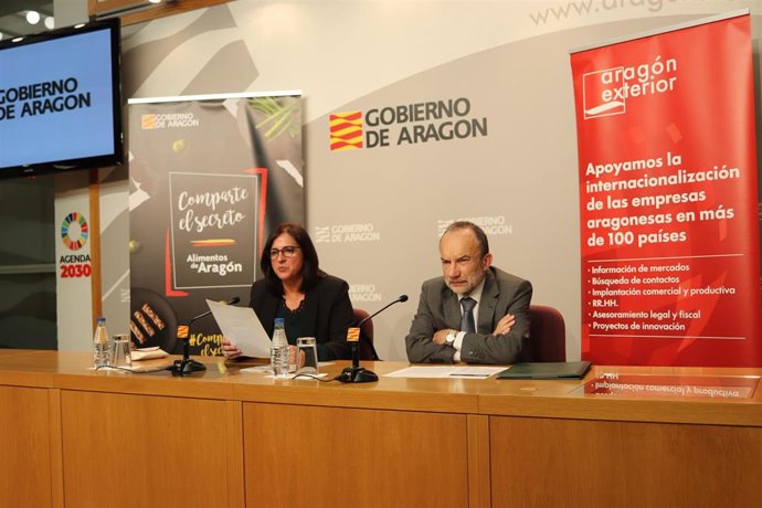 La directora general de Promoción e Innovación Agroalimentaria del Gobierno aragonés, Carmen Urbano, y el director gerente de Arex, Ramón Tejedor.