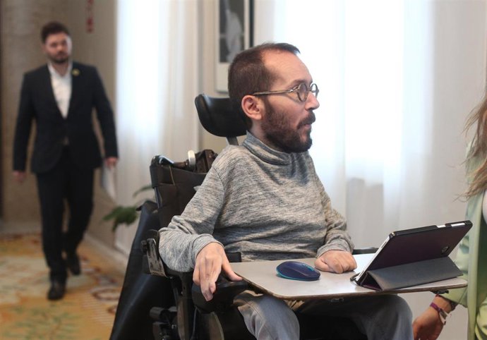 El portavoz de Unidas Podemos en el Congreso, Pablo Echenique, a su llegada a la Junta de Portavoces en el Congreso el pasado 28 de enero