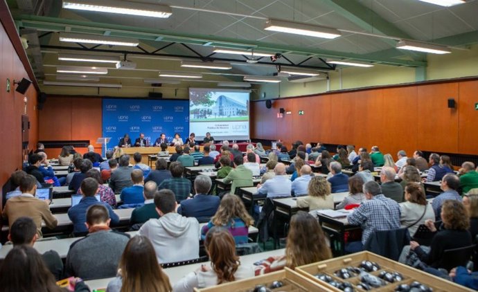 Imagen del claustro universitario.