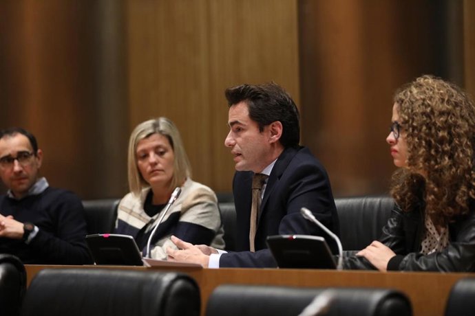 El diputado nacional del PSOE por Cantabria Pedro Casares en la reunión del grupo socialista en el Congreso