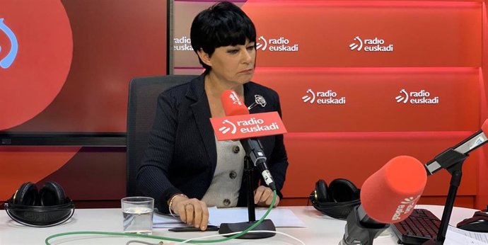 La portavoz de EH Bildu en el Parlamento vasco, Maddalen Iriarte, en una entrevista en Radio Euskadi
