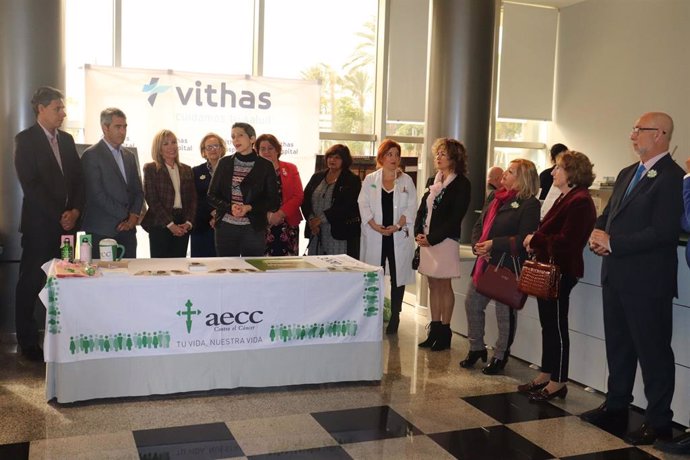 Acto inauguración exposición AECC en Vithas Xanit Internacional