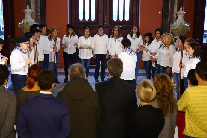 Coro de Santa Águeda en el Ayuntamiento de Bilbao