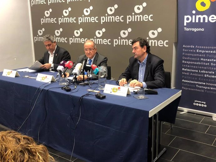 El president de Pimec, Josep González; el president de Pimec Tarragona, Jordi Ciuraneta, y el presidente de Pimec Agroalimetaria, David Coll, en rueda de prensa en Tarragona el 4 de febrero de 2020.