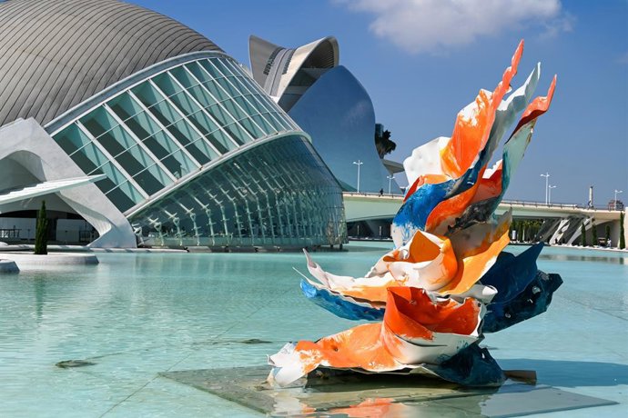 Una de las piezas de Arne Quinze en el lago de las Artes y las Ciencias