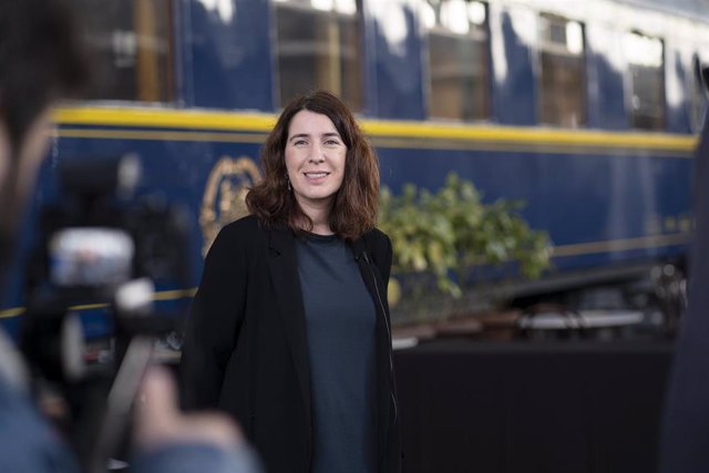 La periodista de El Mundo Olga R. Sanmartín, ganadora de la cuarta edición del Premio Nebrija de Periodismo Educativo, en el Museo del Ferrocarril de Madrid durante la entrega del premio.