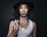 Álvaro Suite: "Más que algo romántico, escuchar vinilos es una experiencia sensorial"