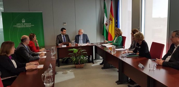 El alcalde de Almería se reúne con el viceconsejero de Fomento