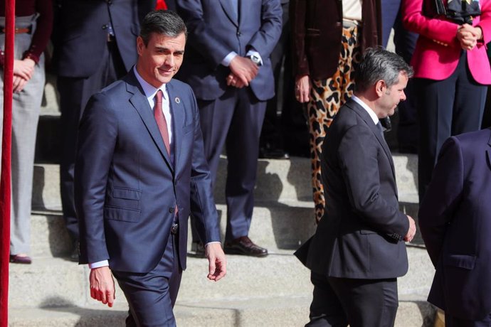 El presidente del Gobierno, Pedro Sánchez a la salida de la Solemne Sesión de Apertura de la XIV Legislatura en el Congreso de los Diputados, en Madrid (España).