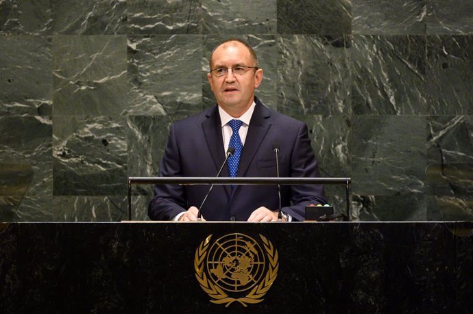 Bulgaria.- El presidente de Bulgaria retira su confianza al Gobierno por su gest