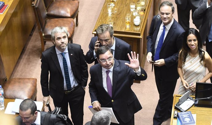 Chile.- El Senado rechaza la acusación constitucional contra el intendente de Sa