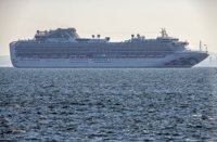 Más de 7.000 personas en cuarentena por el coronavirus en dos cruceros de lujo en China y Japón