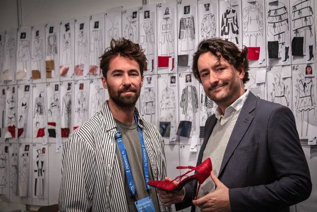 Juan Vidal y el director creativo de MAGRIT Pepe Amat, en el backstage de Mercedes-Benz Fashion Week Madrid