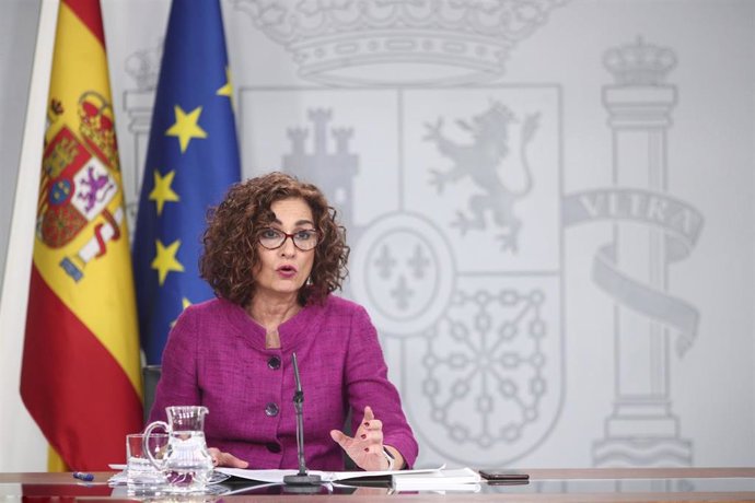 La ministra de Hacienda y Portavoz del Gobierno, María Jesús Montero, comparece en rueda de prensa tras el Consejo de Ministros, en el Complejo de la Moncloa, en Madrid (España), a 28 de enero de 2020.