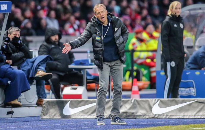 Juergen Klinsmann dirigiendo al Hertha Berlin